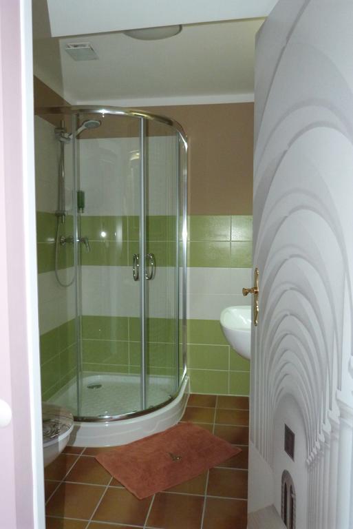 Gast-Und Weinhaus Zwiebelturm Kerken Bilik gambar